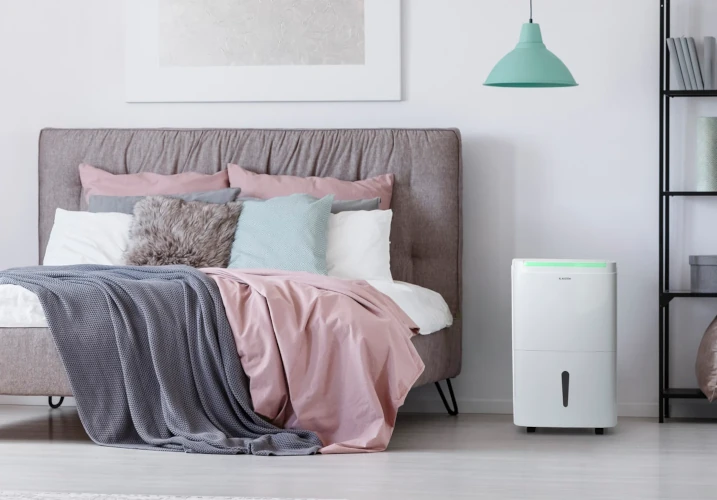 Osuszacz powietrza Klarstein DryFy Connect 50 w pokoju