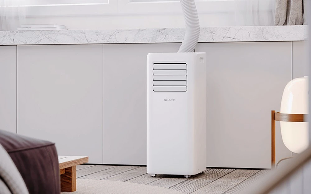 Sharp-UL-C09EA-W-salon Klimatyzator przenośny Sharp UL-C09EA-W salon
