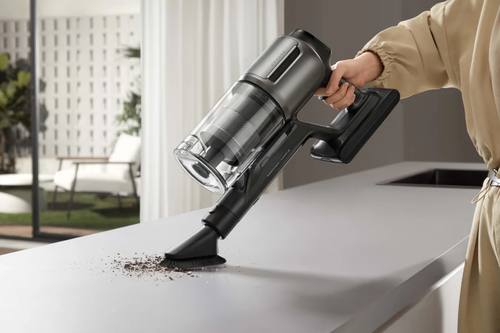Odkurzanie blatów odkurzaczem ręcznym Dreame Z30 Aquacycle. Materiały producenta Dreame