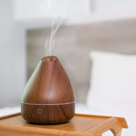 Duka Aroma nawilzacz ultradźwiękowy na stoliku kawowym
