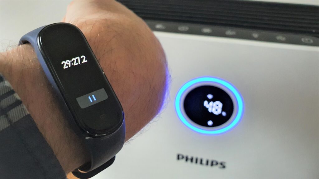 30-minutowy test kostek lodu trwa. W tle Philips AC2729/50. Materiały własne Ranking-Oczyszczaczy.pl