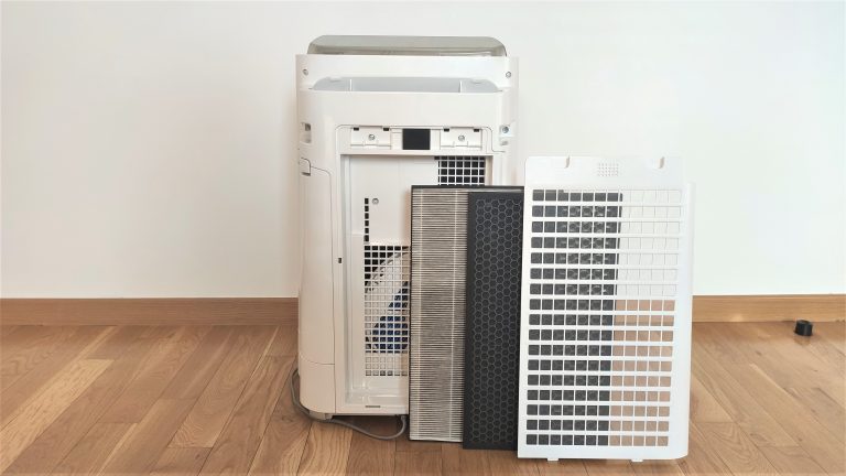 Większość oczyszczaczy powietrza Sharp wykorzystuje takie same technologie oczyszczania. W urządzeniach tej marki obecne są filtry: