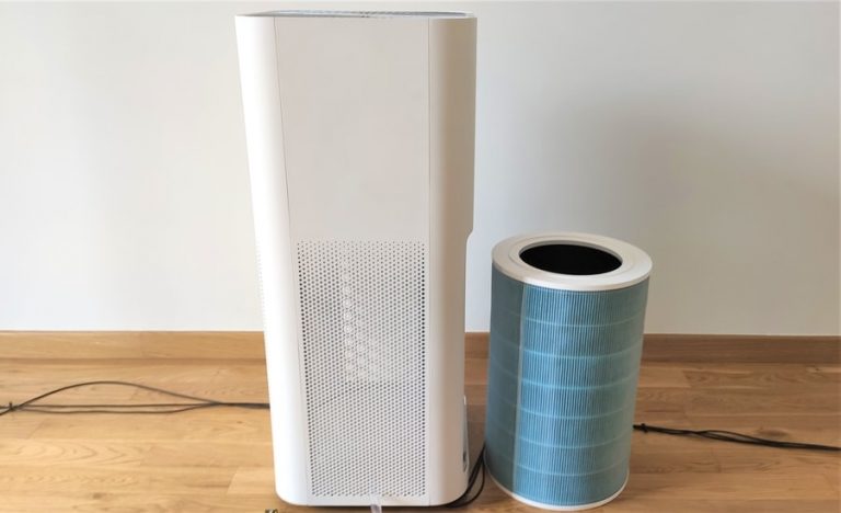 Oczyszczacz powietrza Xiaomi Pro H z wyjętymi filtrem. Materiały własne Ranking-oczyszczaczy.pl